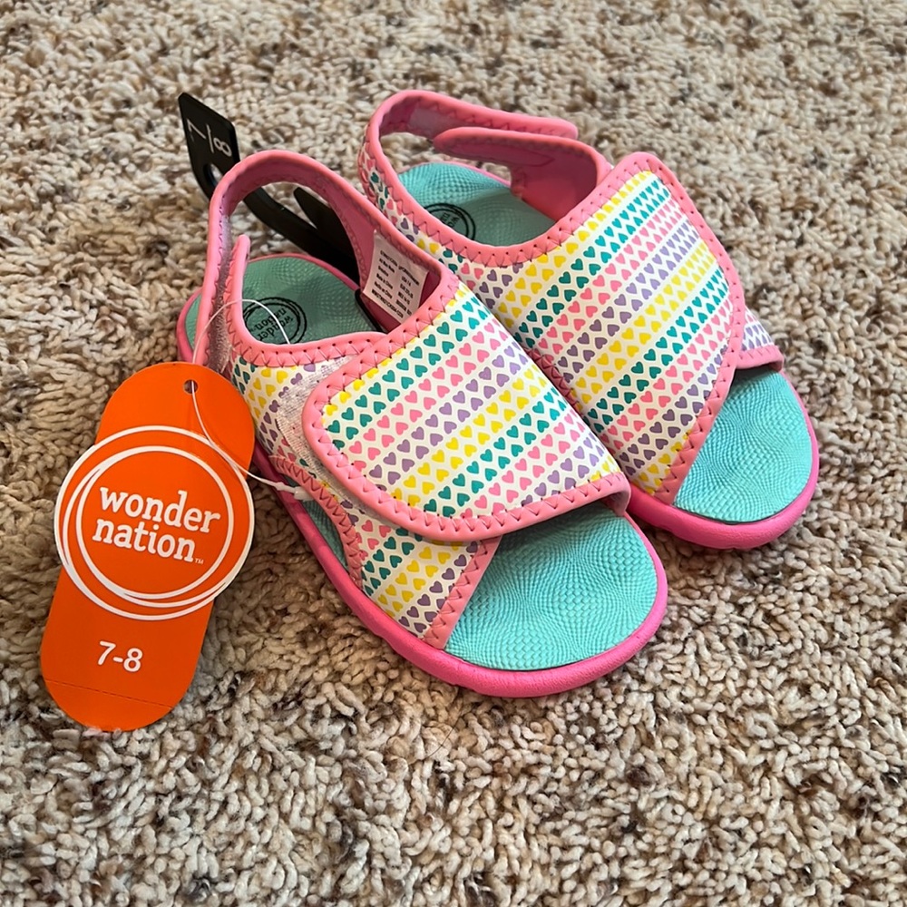 NWT Wonder Nation brand toddler girl’s sandals size 7-8 💕
